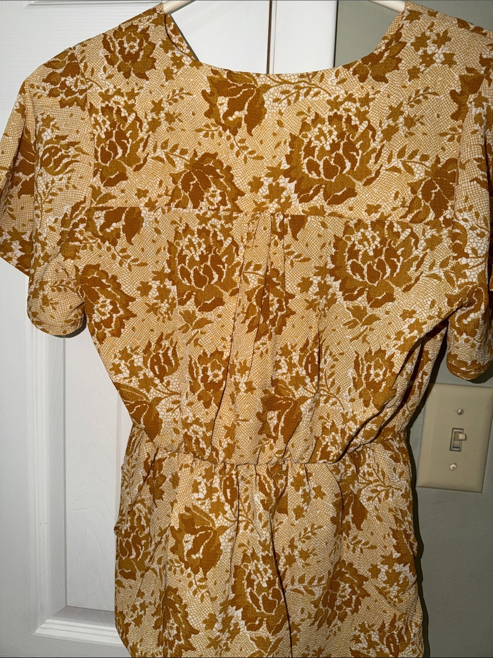 Harve Bernard ~ Gold Lace Floral Wrap Top Size Medium NWT $69 - Picture 6 of 6